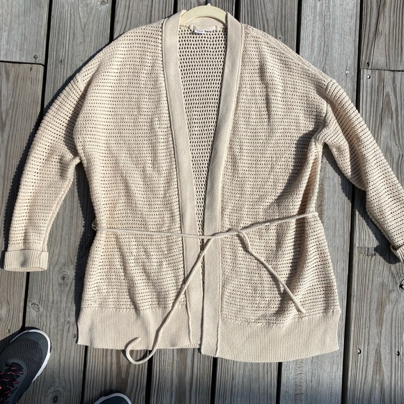 Gap Cotton Crochet Sweater Size Tan color. Small EUC - Picture 4 of 8